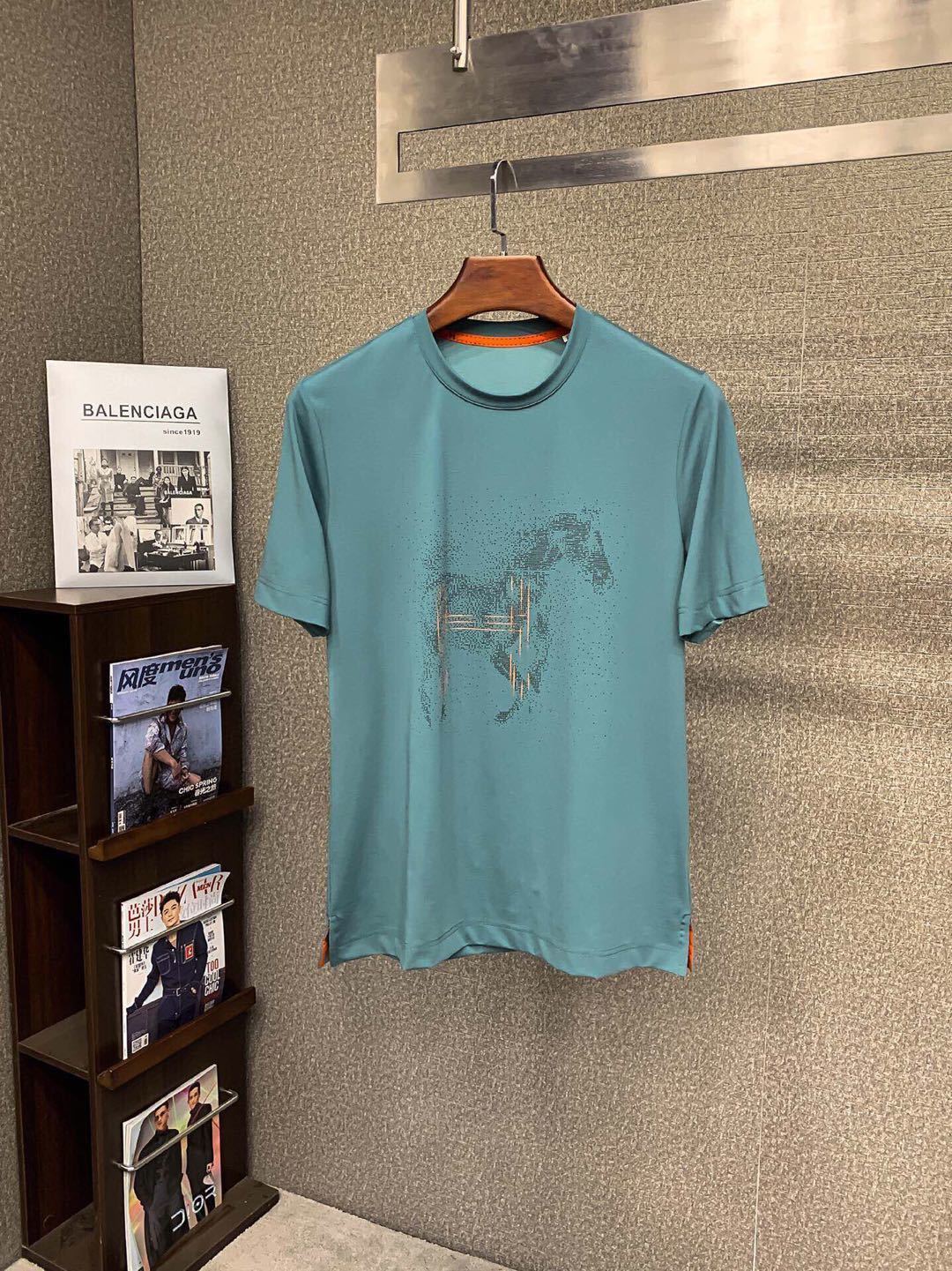 詳細な画像と価格を見て連絡する必要があります。