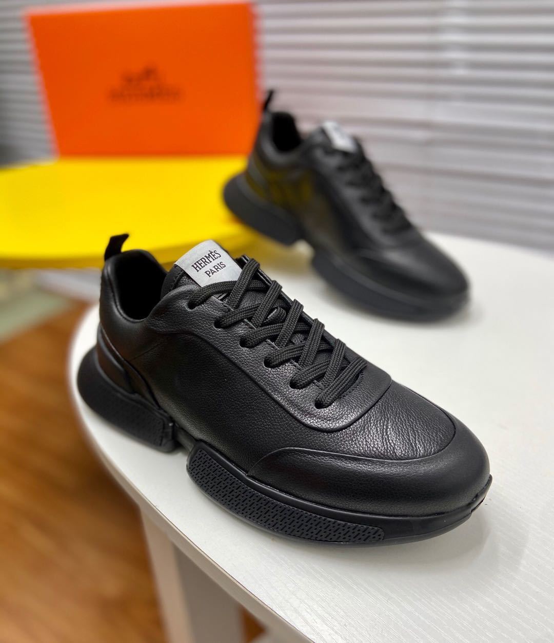 詳細な画像と価格を見て連絡する必要があります。