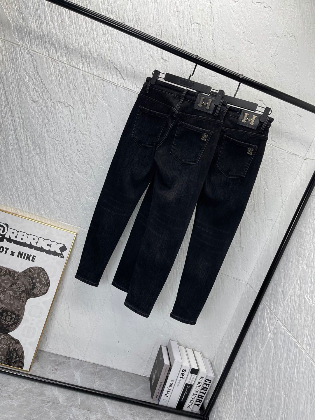 詳細な画像と価格を見て連絡する必要があります。