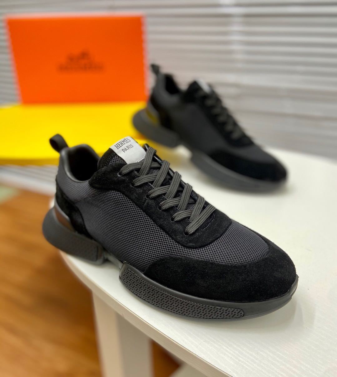 詳細な画像と価格を見て連絡する必要があります。