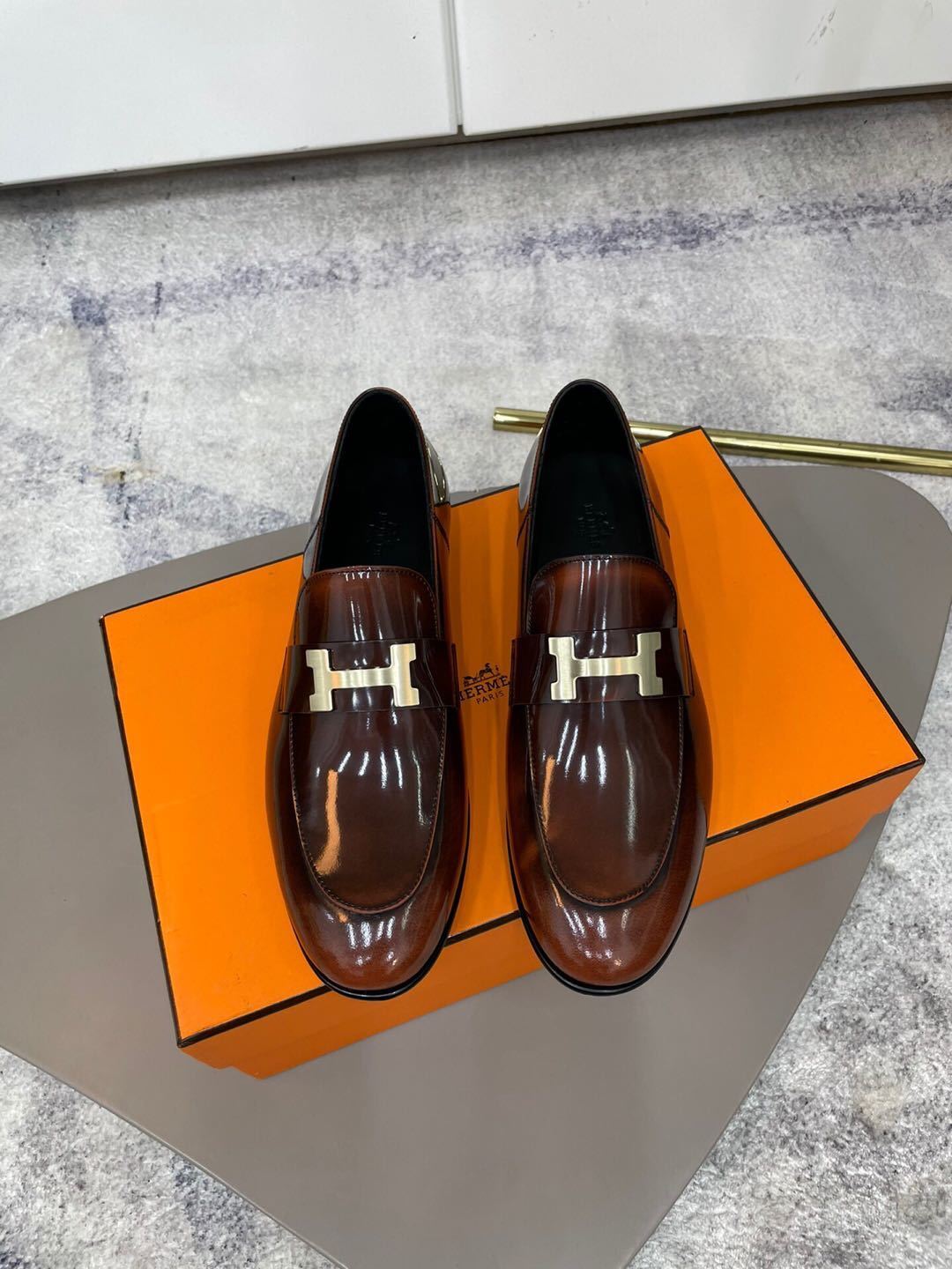 詳細な画像と価格を見て連絡する必要があります。