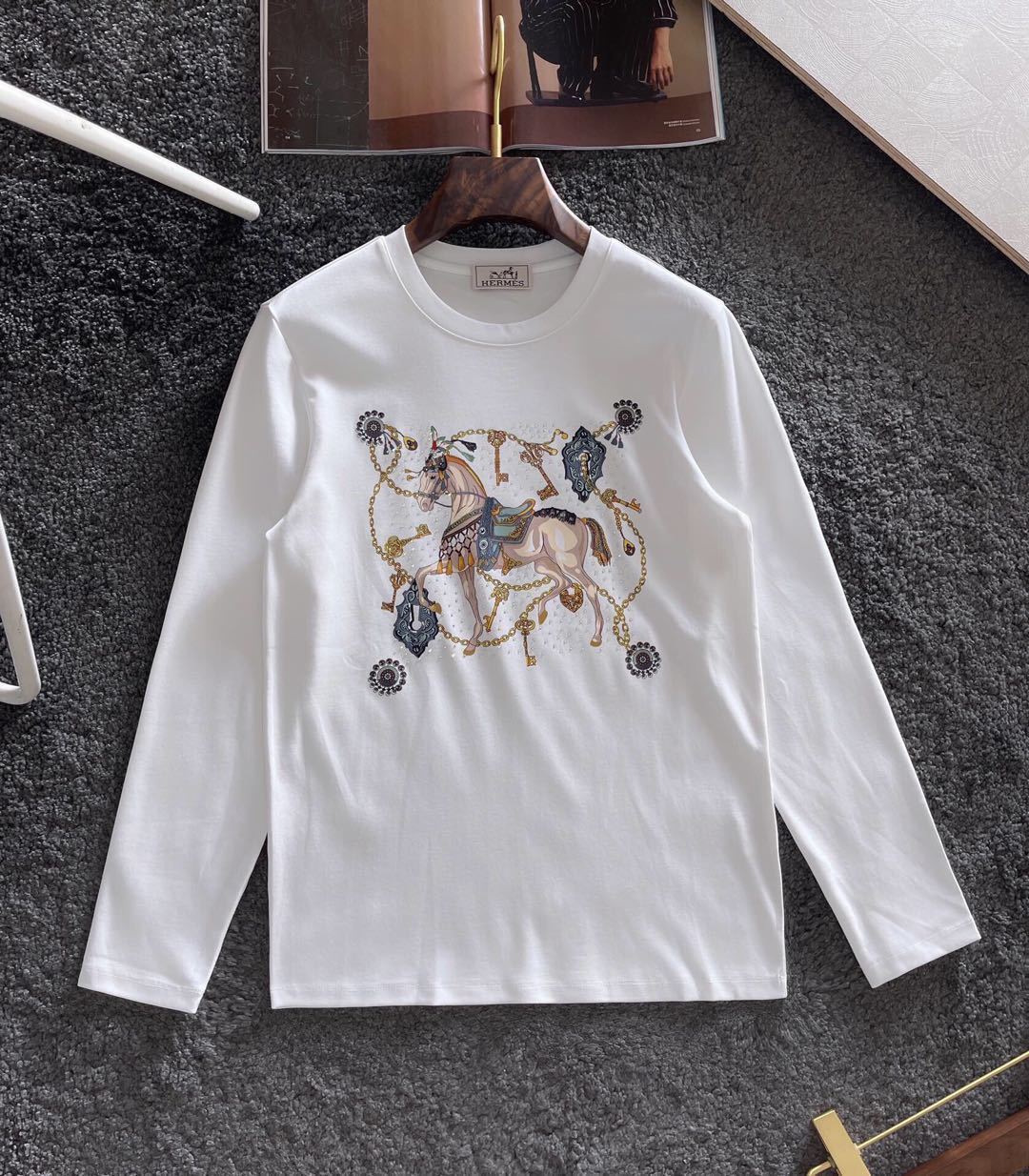 詳細な画像と価格を見て連絡する必要があります。