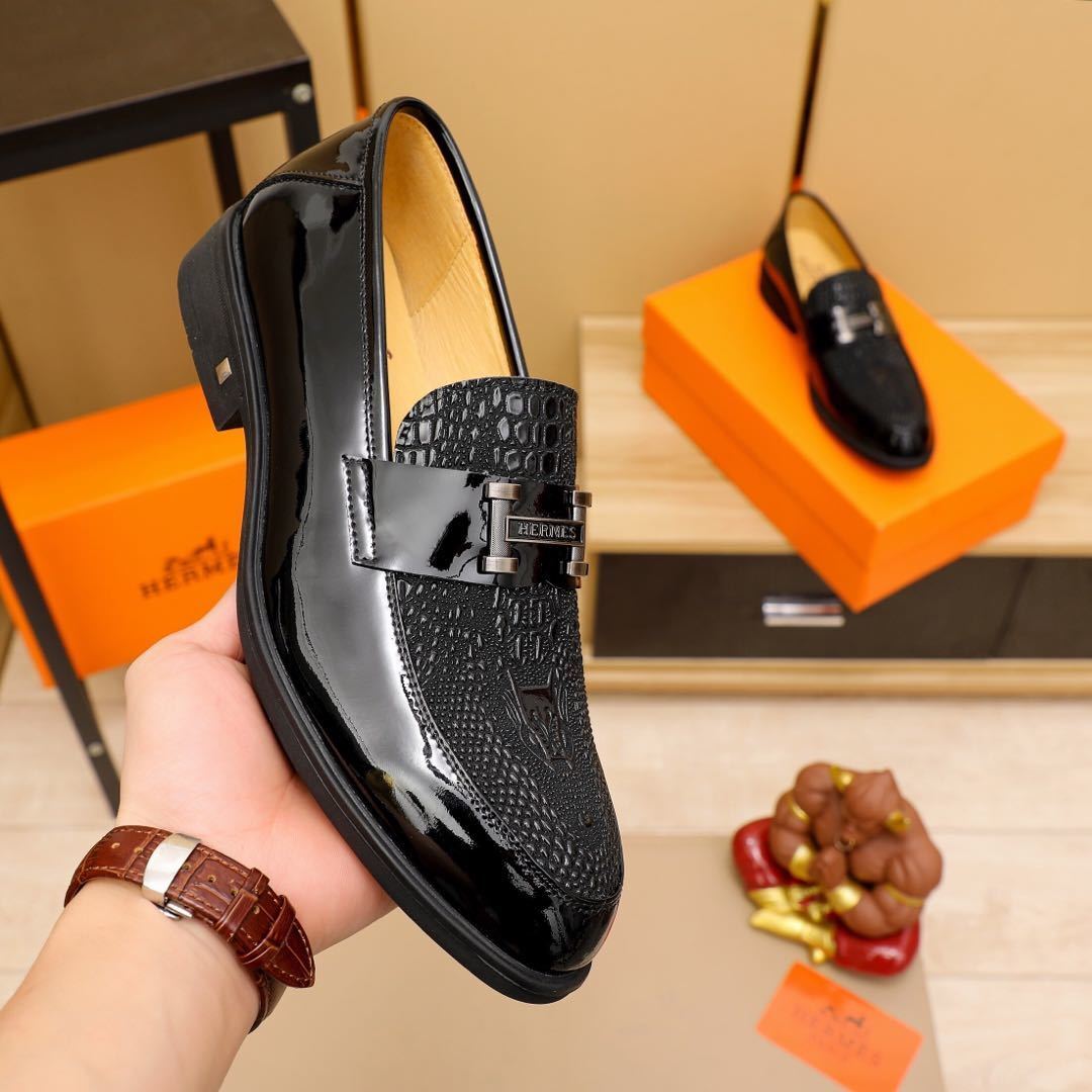 詳細な画像と価格を見て連絡する必要があります。