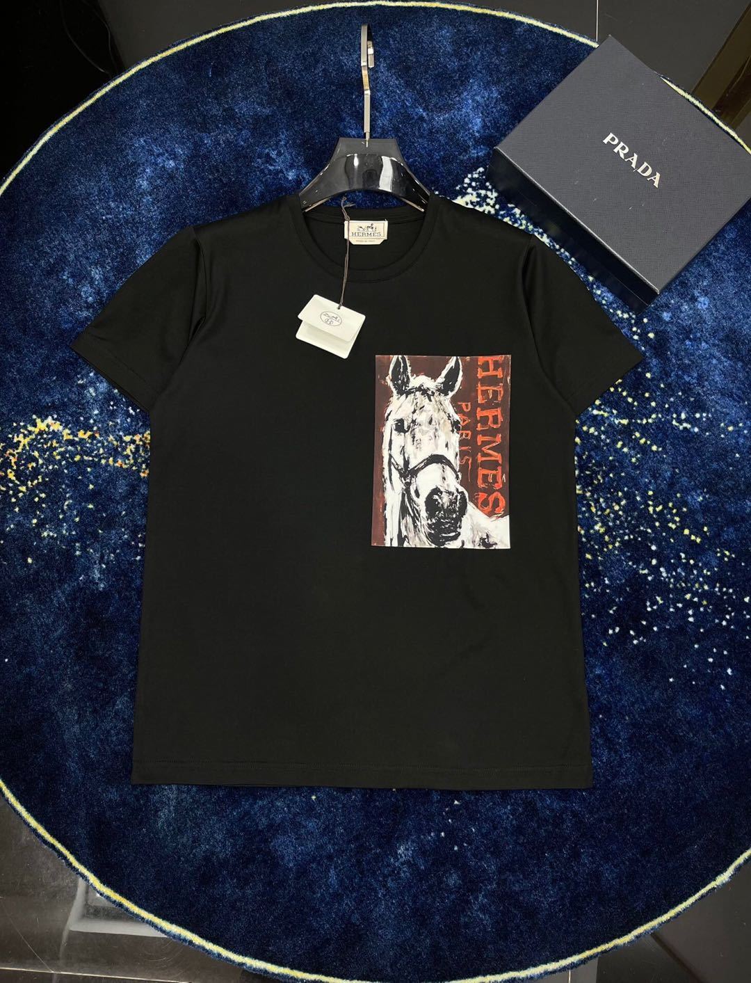 詳細な画像と価格を見て連絡する必要があります。