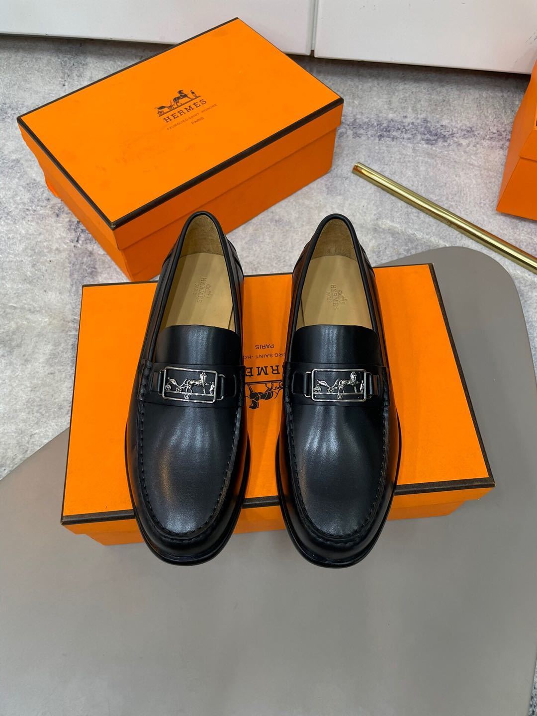 詳細な画像と価格を見て連絡する必要があります。