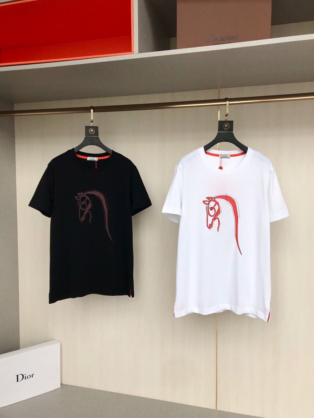 詳細な画像と価格を見て連絡する必要があります。