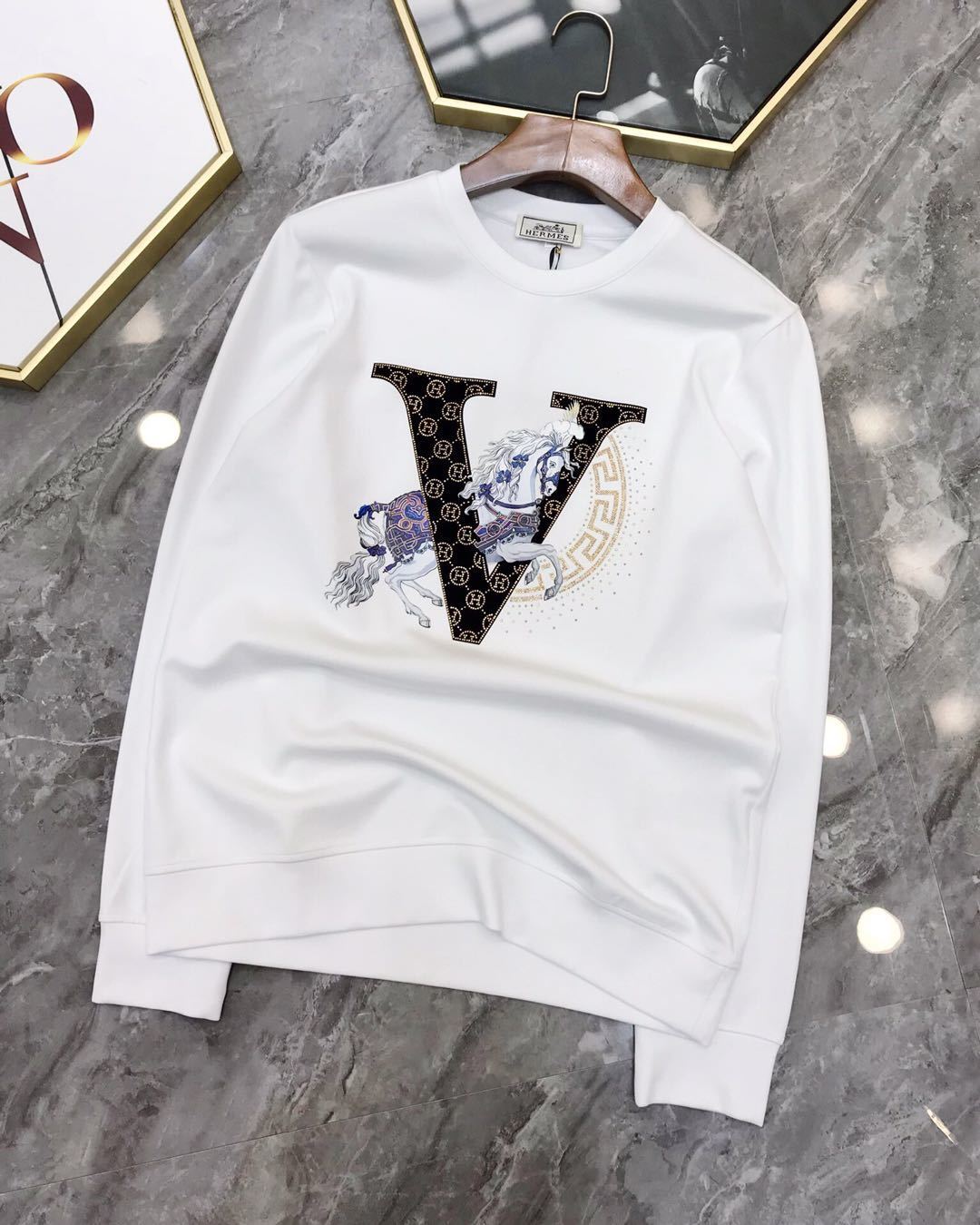 詳細な画像と価格を見て連絡する必要があります。