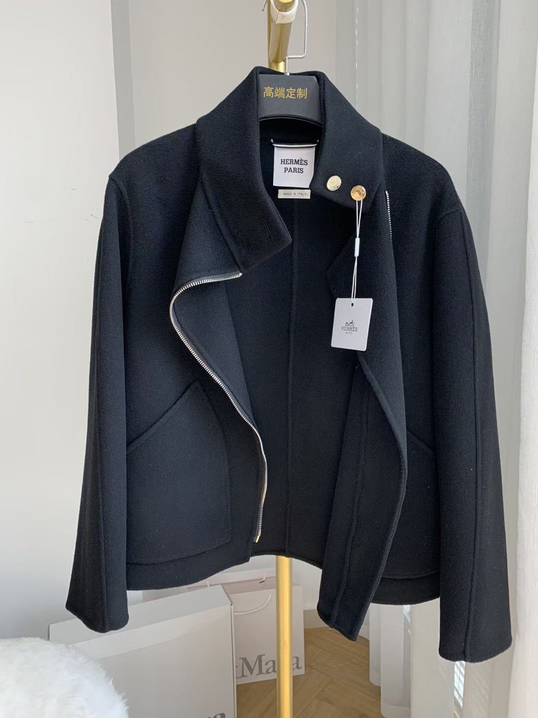 詳細な画像と価格を見て連絡する必要があります。