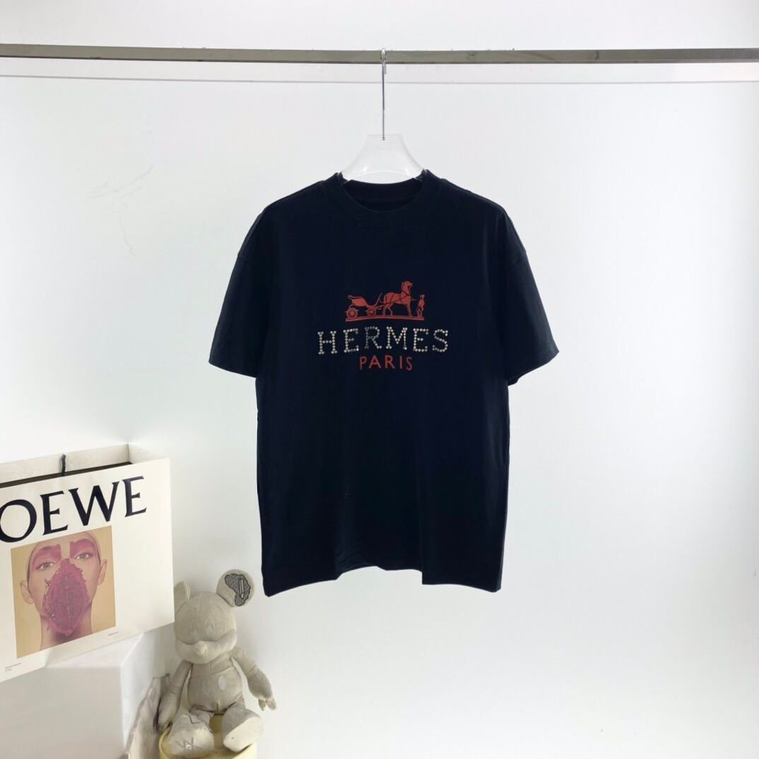 詳細な画像と価格を見て連絡する必要があります。