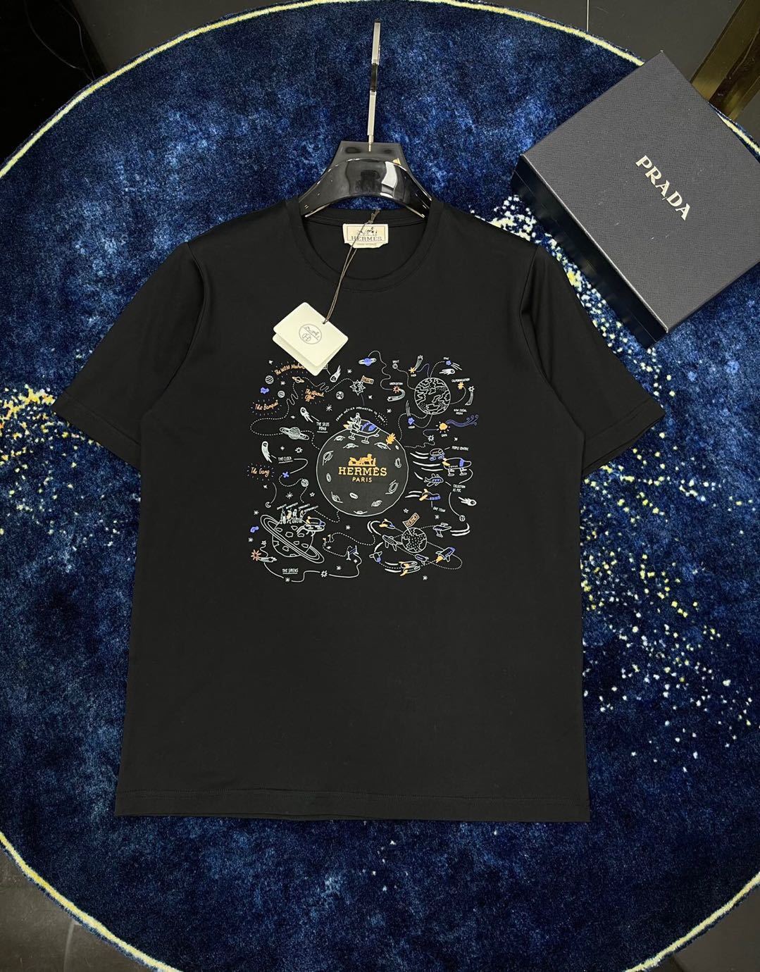 詳細な画像と価格を見て連絡する必要があります。