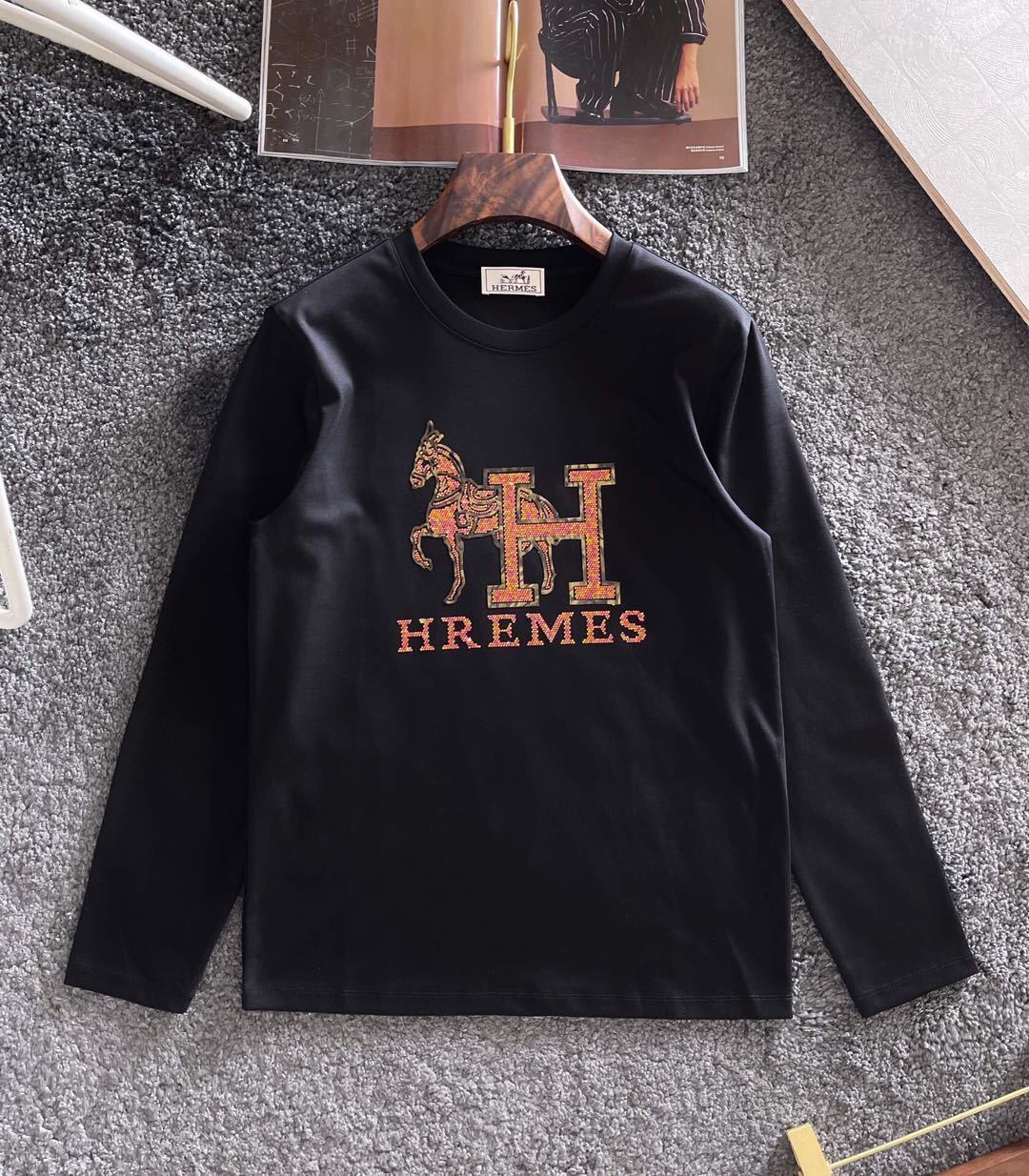 詳細な画像と価格を見て連絡する必要があります。