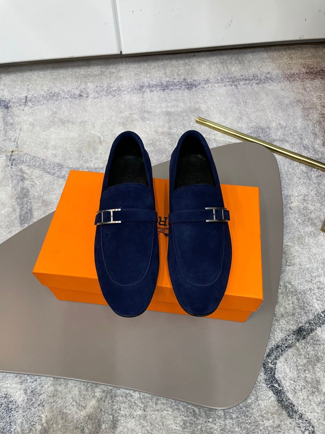 詳細な画像と価格を見て連絡する必要があります。