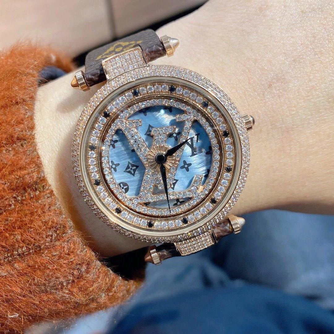 詳細な写真と価格については私に連絡してください。