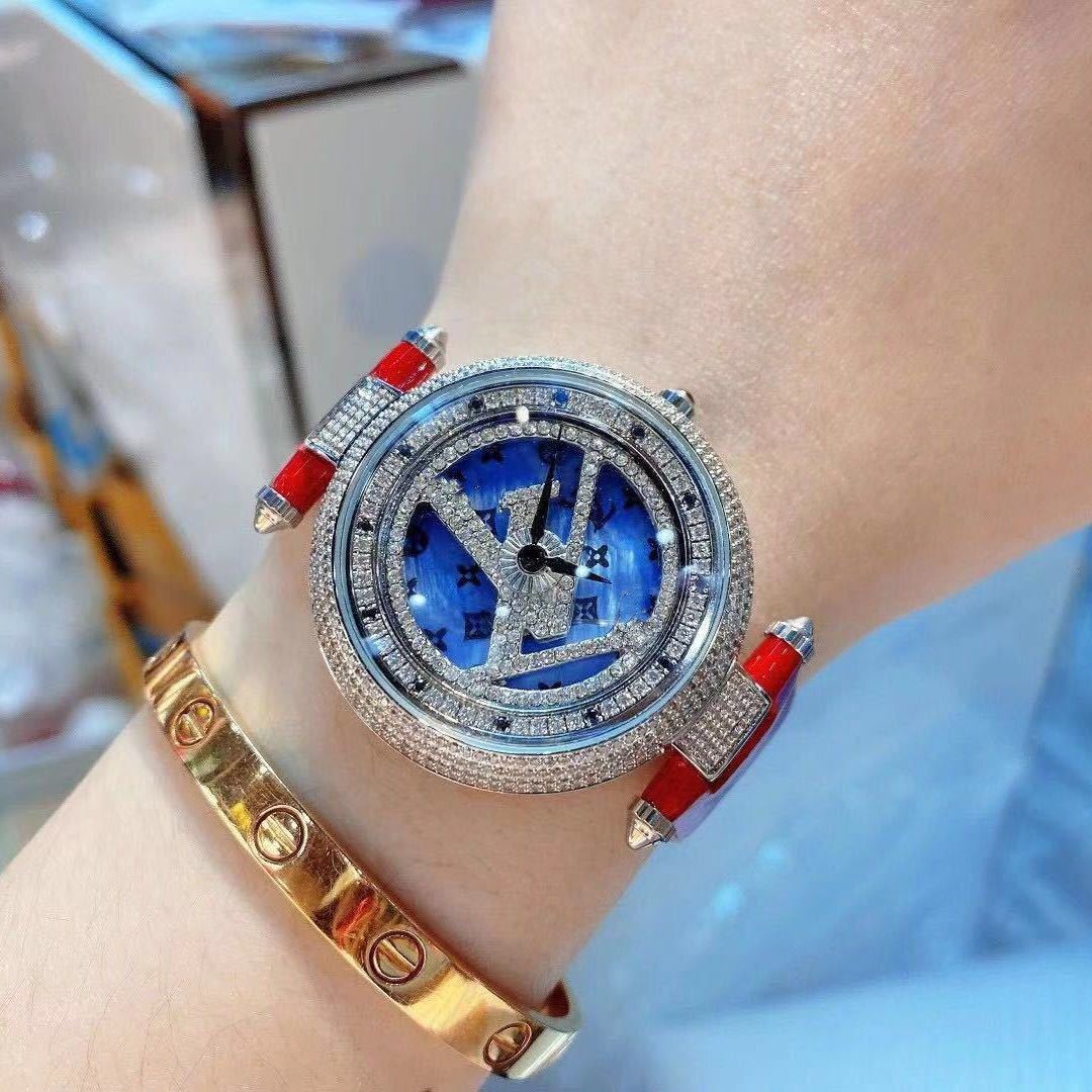 詳細な写真と価格については私に連絡してください。