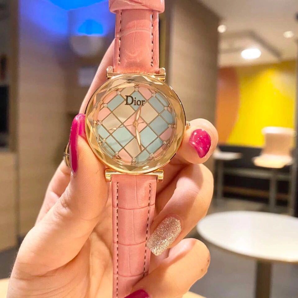 詳細な写真と価格については私に連絡してください。