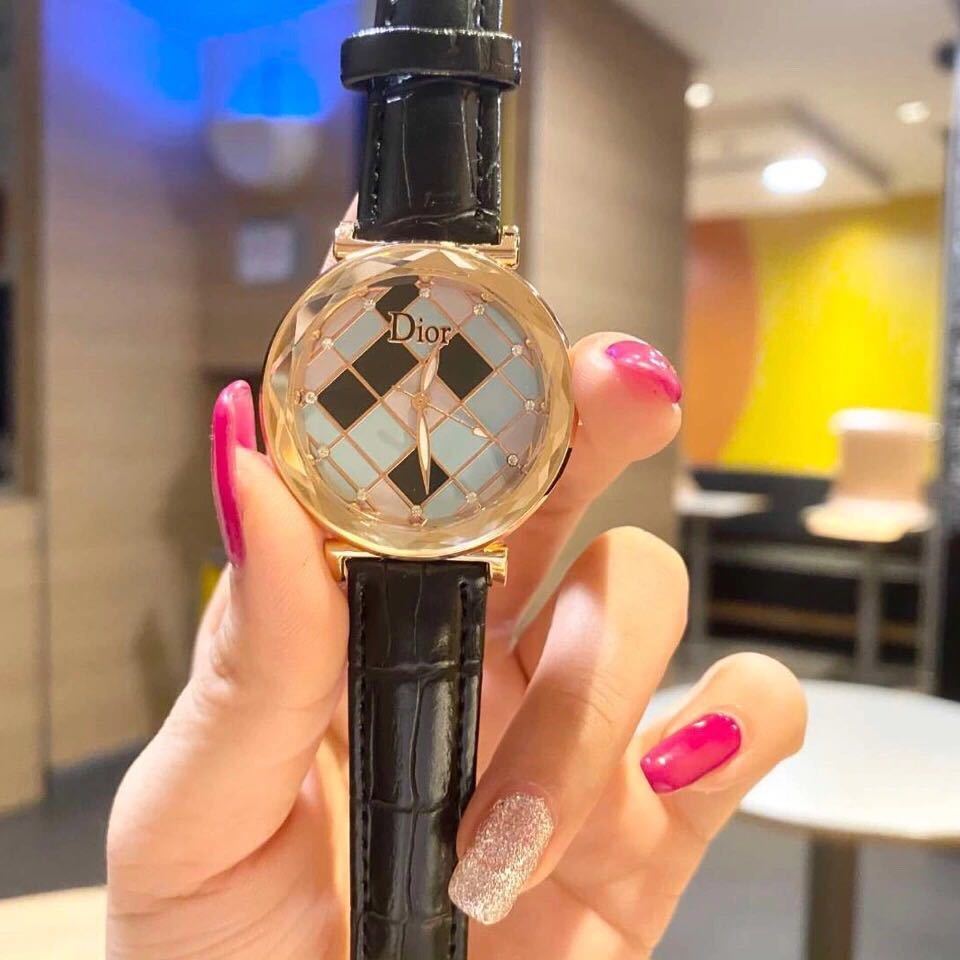 詳細な写真と価格については私に連絡してください。