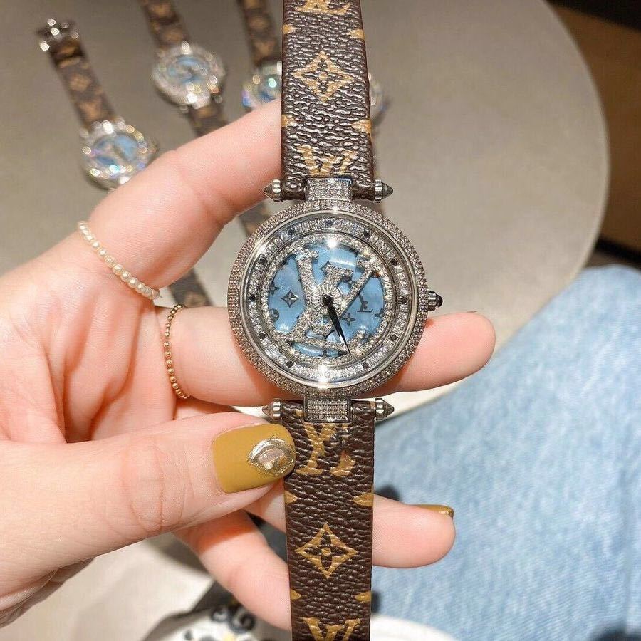 詳細な写真と価格については私に連絡してください。