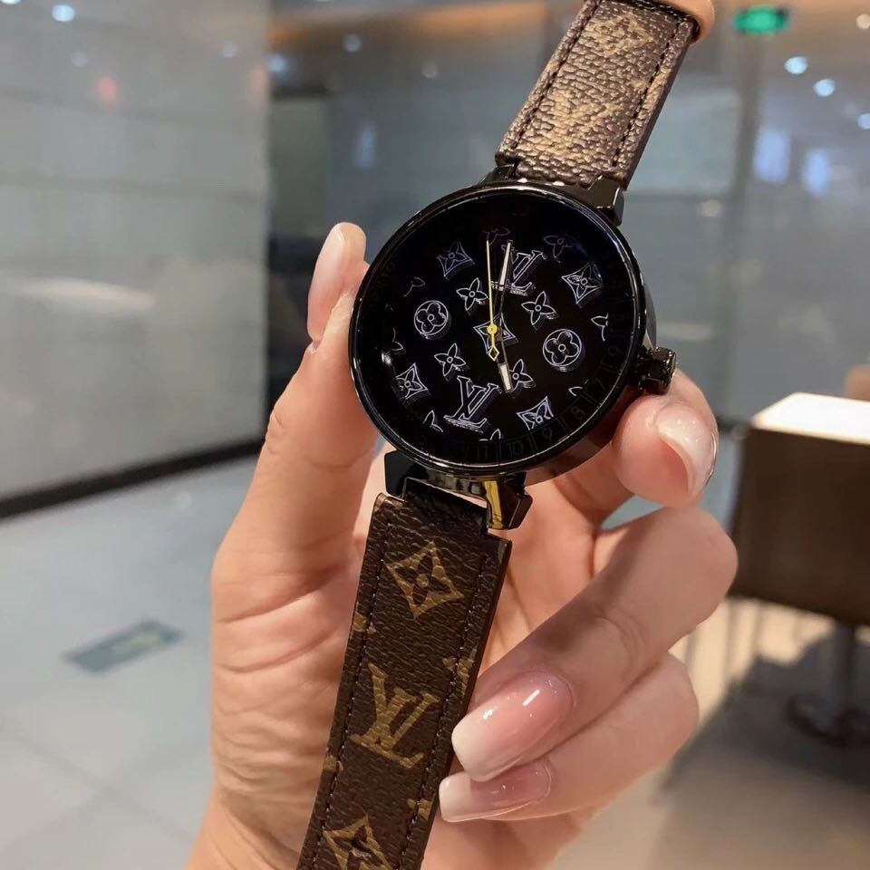 詳細な写真と価格については私に連絡してください。