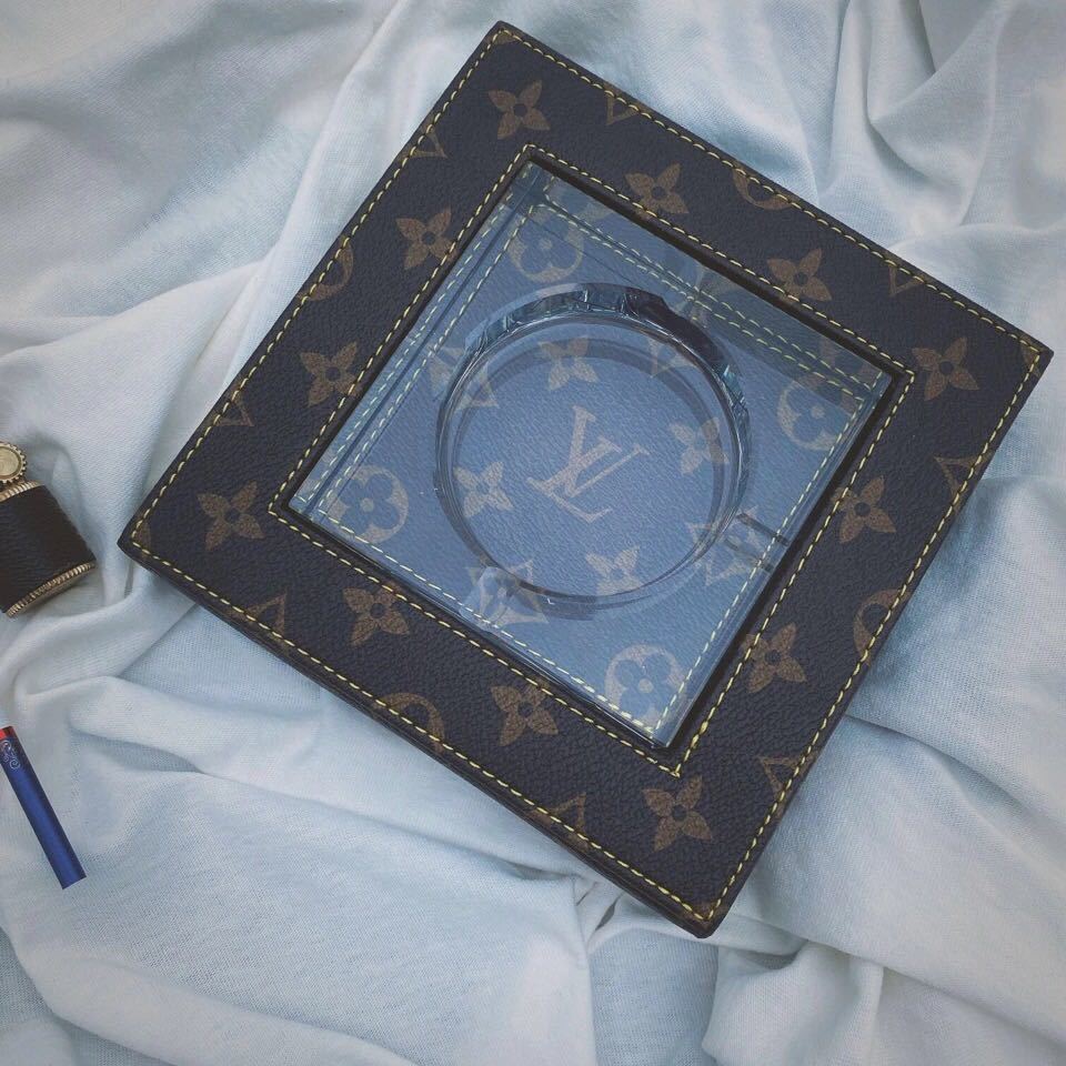 詳細な写真と価格については私に連絡してください