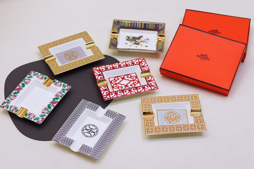 詳細な写真と価格については私に連絡してください。