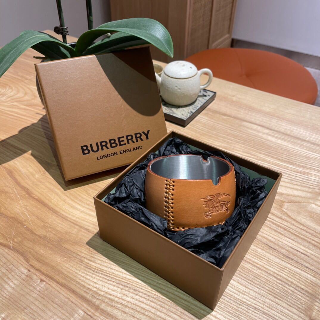 詳細な写真と価格については私に連絡してください。