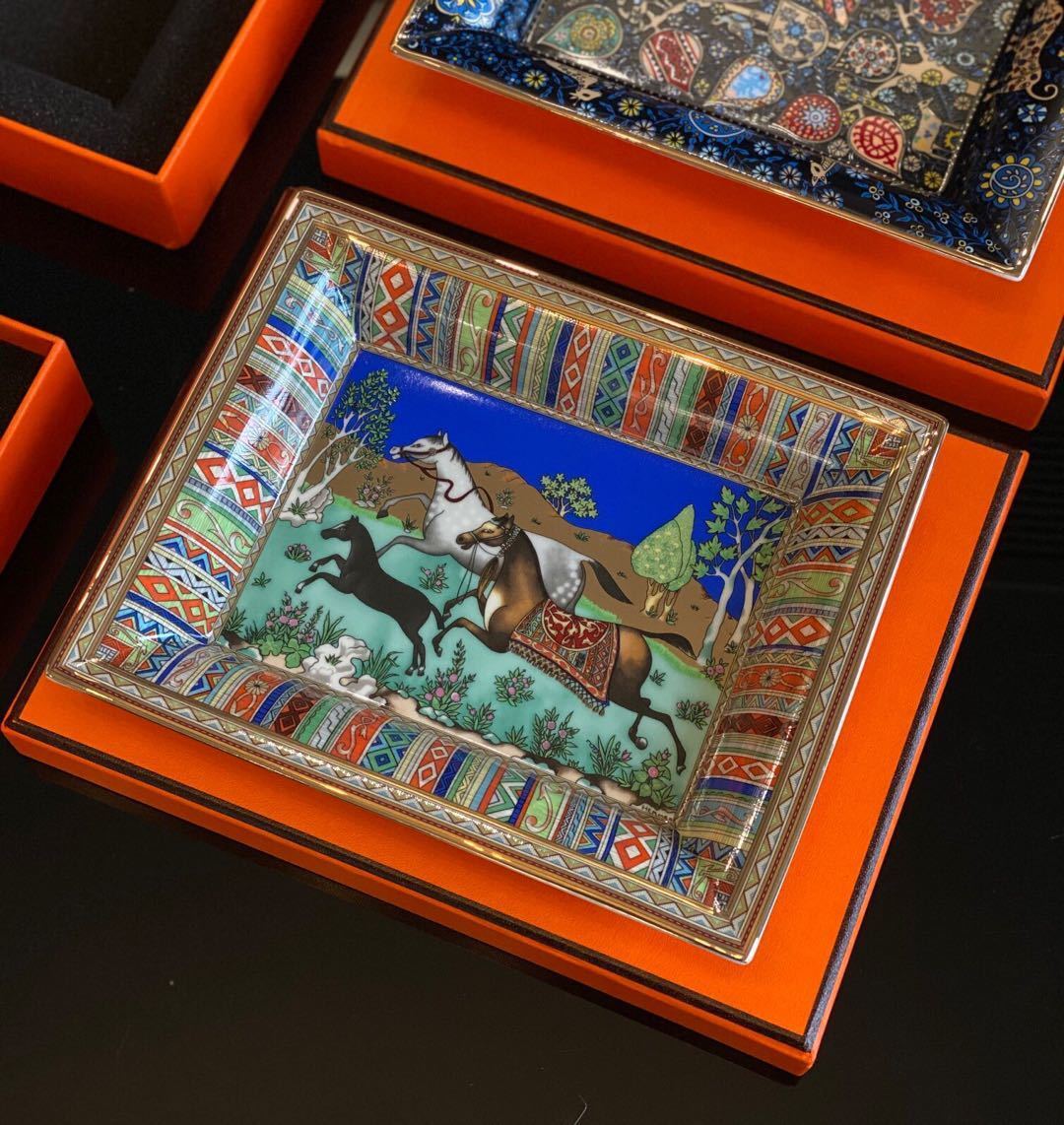 詳細な写真と価格については私に連絡してください。