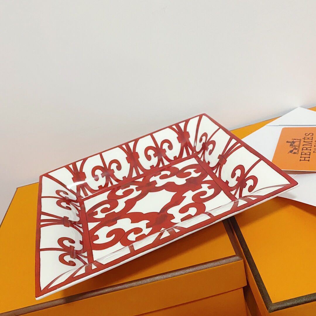 詳細な写真と価格については私に連絡してください。