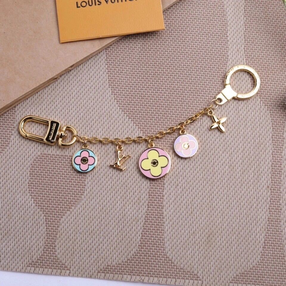 詳細な写真と価格については私に連絡してください。