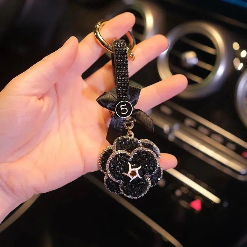 詳細な写真と価格については私に連絡してください。