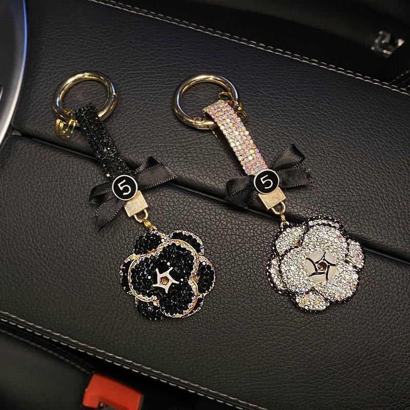 詳細な写真と価格については私に連絡してください。