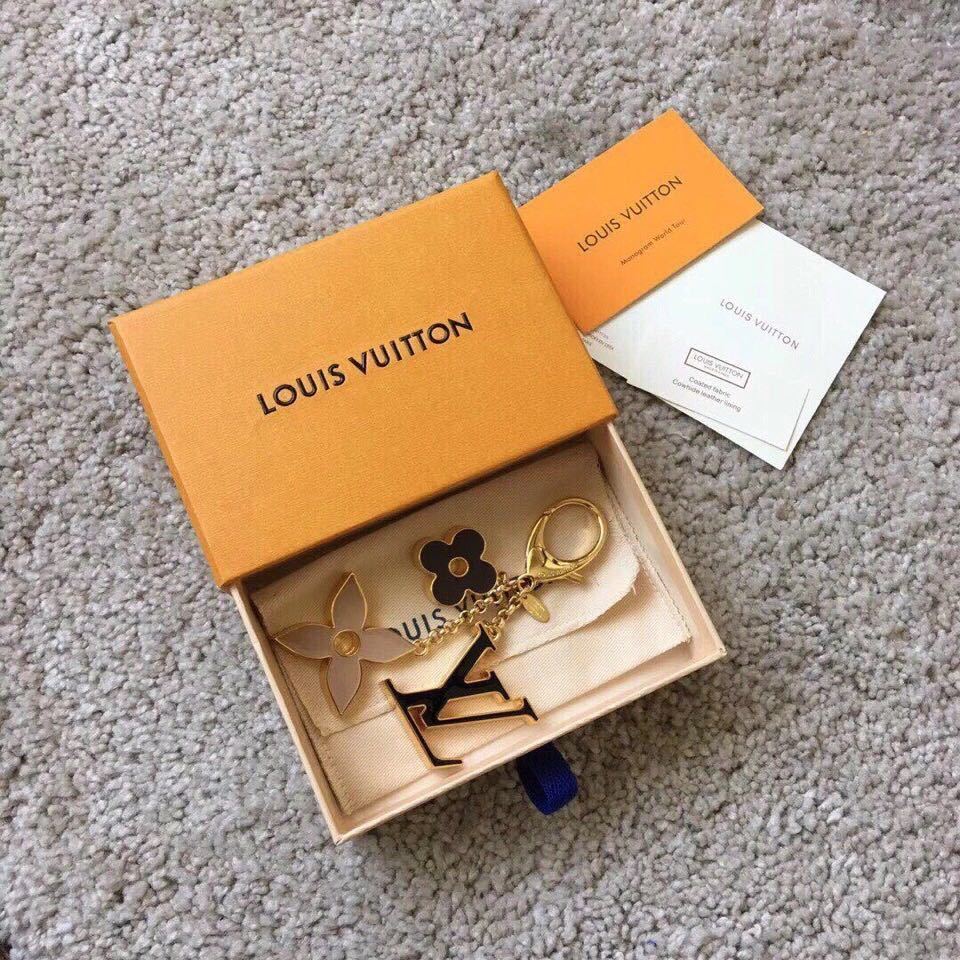 詳細な写真と価格については私に連絡してください。