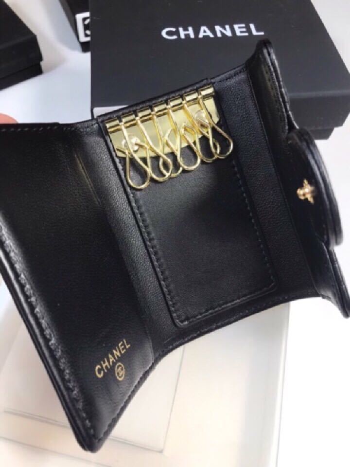 詳細な写真と価格については私に連絡してください。