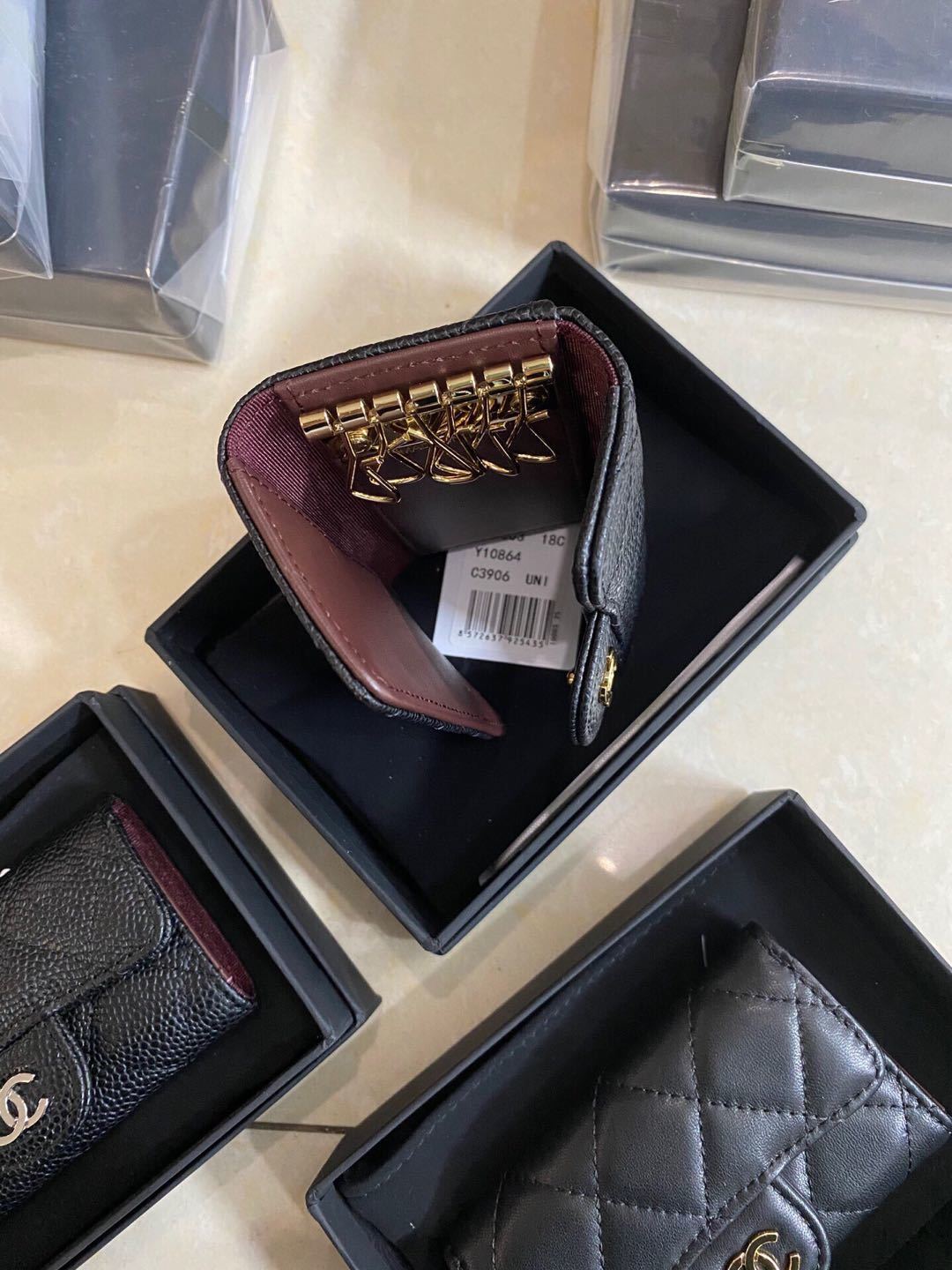 詳細な写真と価格については私に連絡してください。