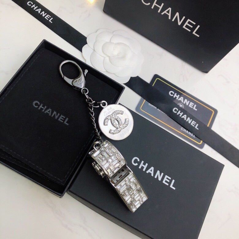 詳細な写真と価格については私に連絡してください。