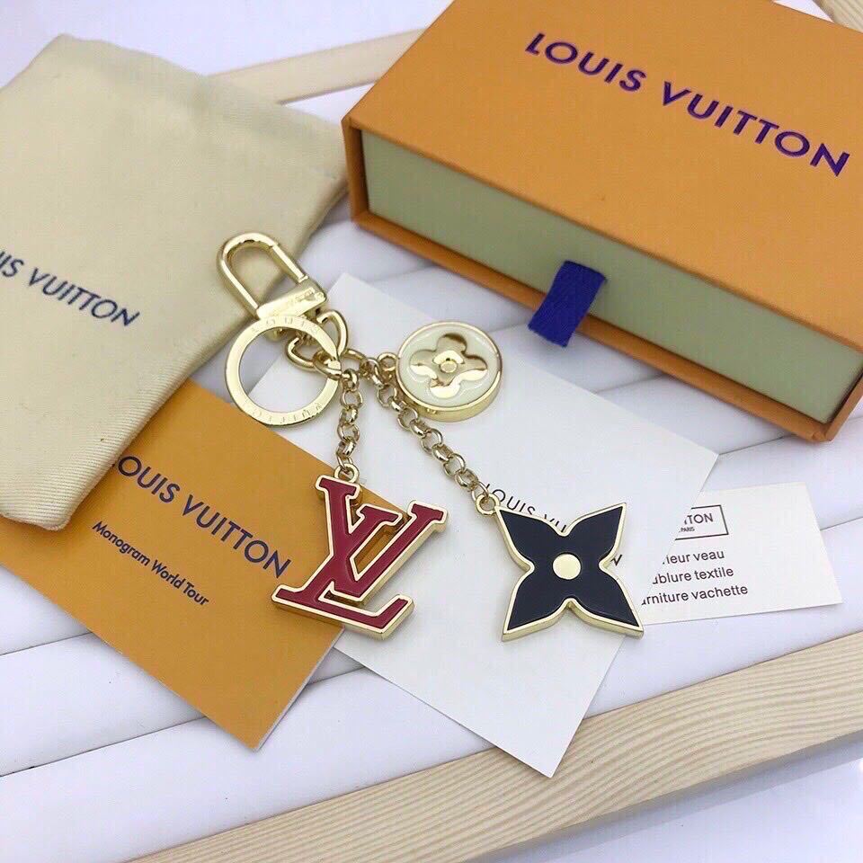 詳細な写真と価格については私に連絡してください。