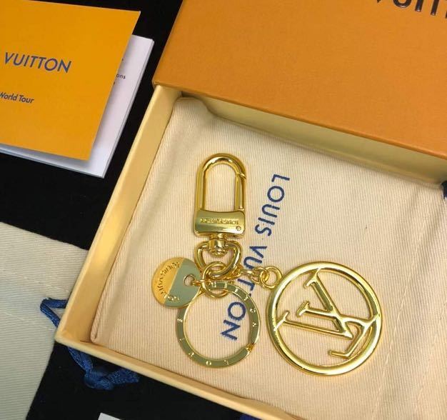 詳細な写真と価格については私に連絡してください。