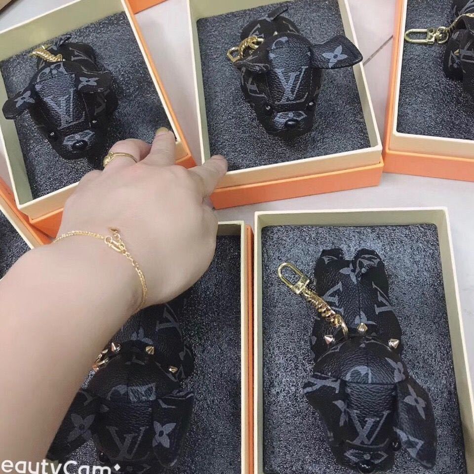 詳細な写真と価格については私に連絡してください