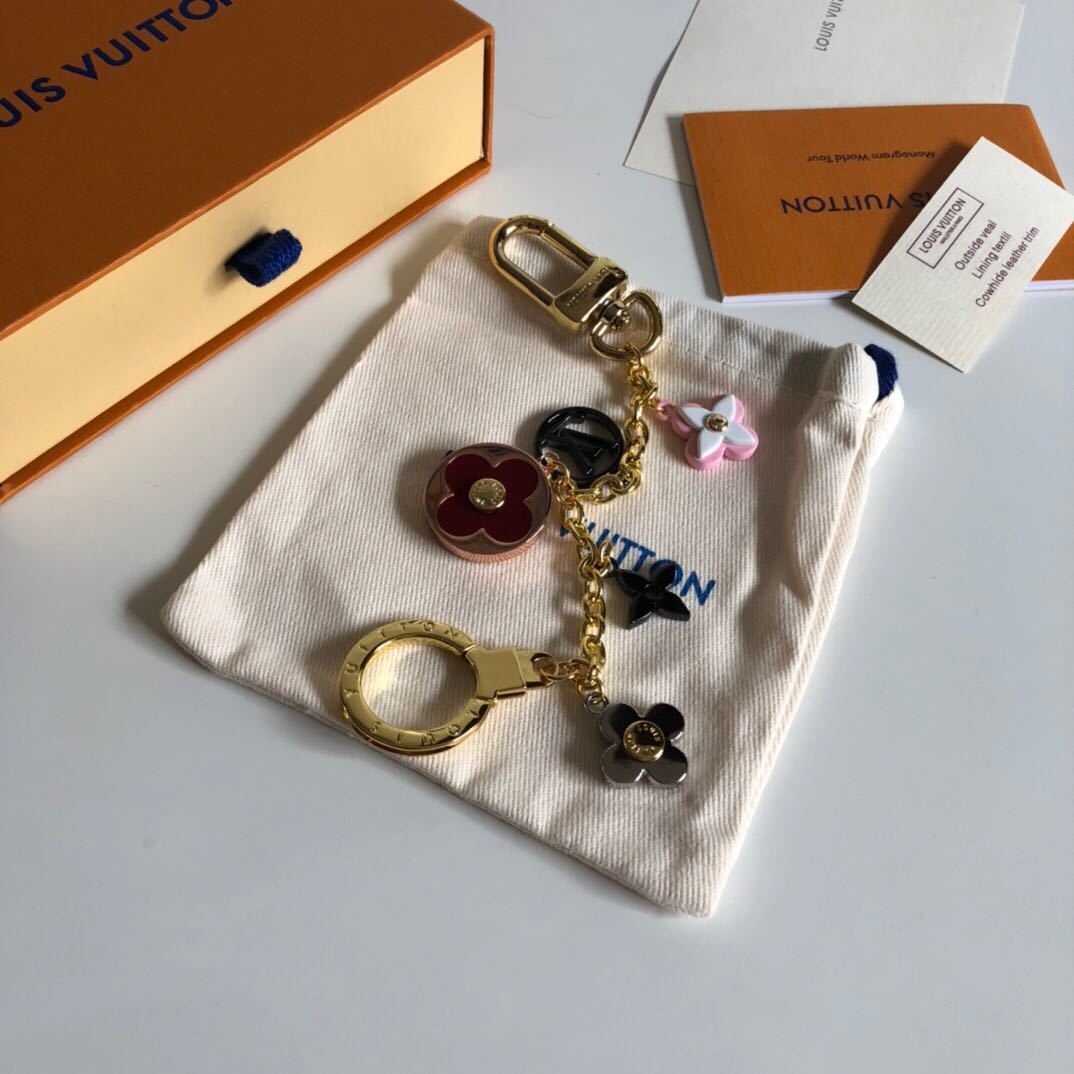 詳細な写真と価格については私に連絡してください。