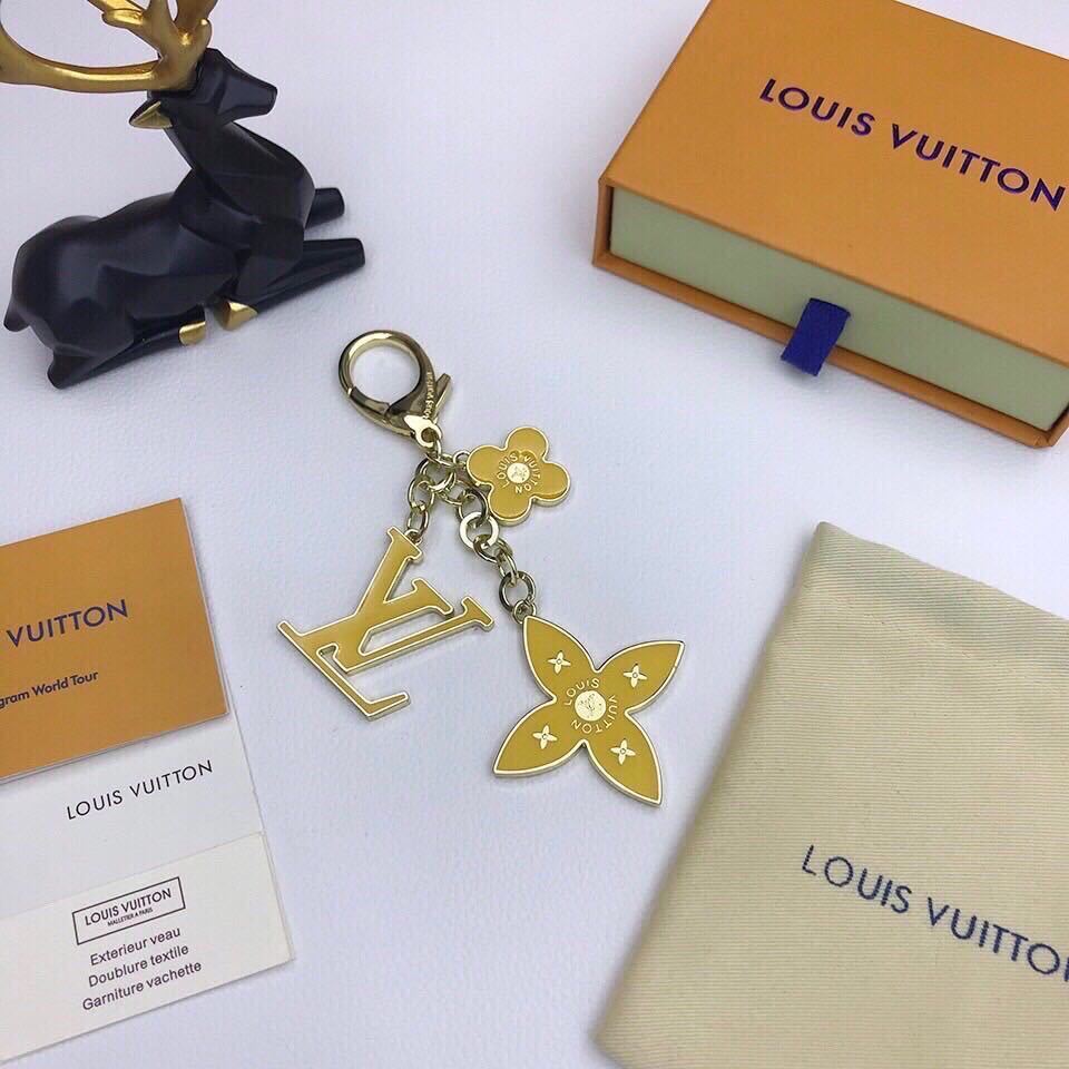 詳細な写真と価格については私に連絡してください。