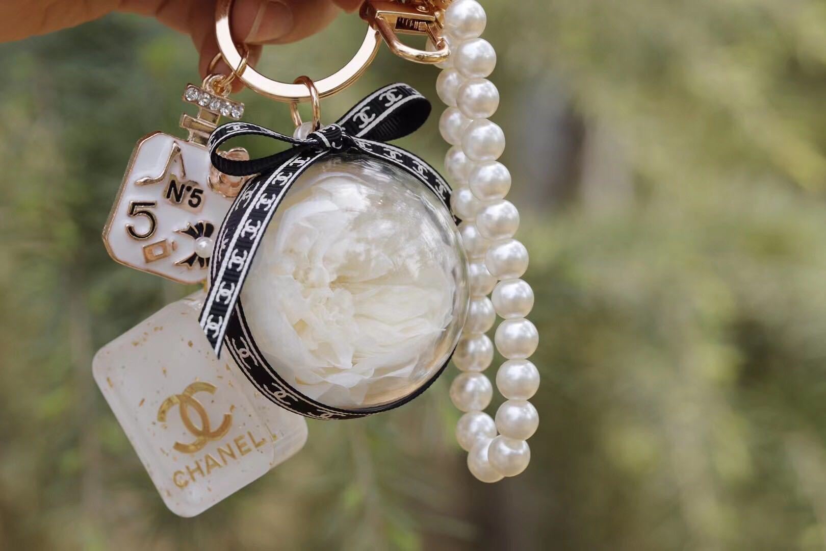 詳細な写真と価格については私に連絡してください。