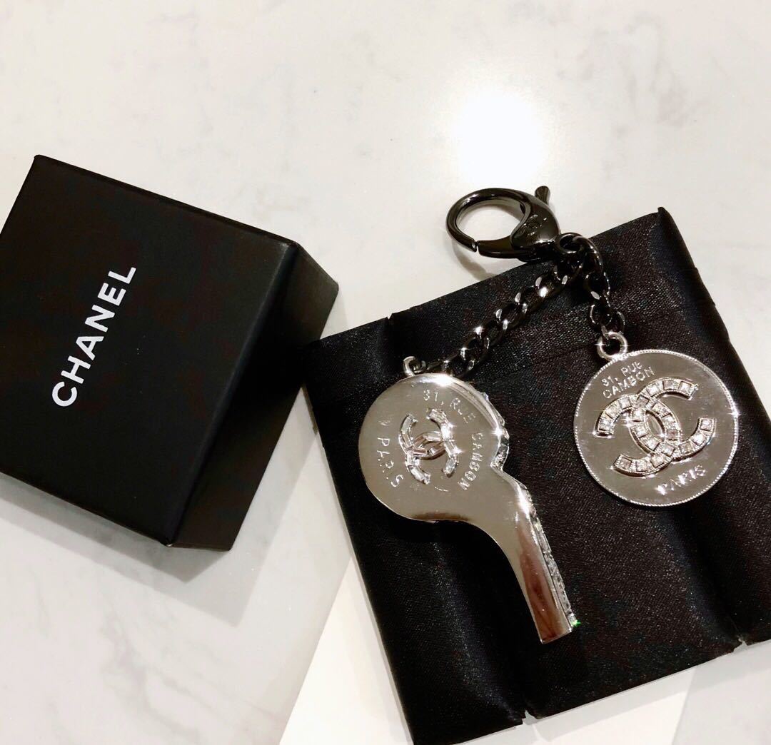 詳細な写真と価格については私に連絡してください。