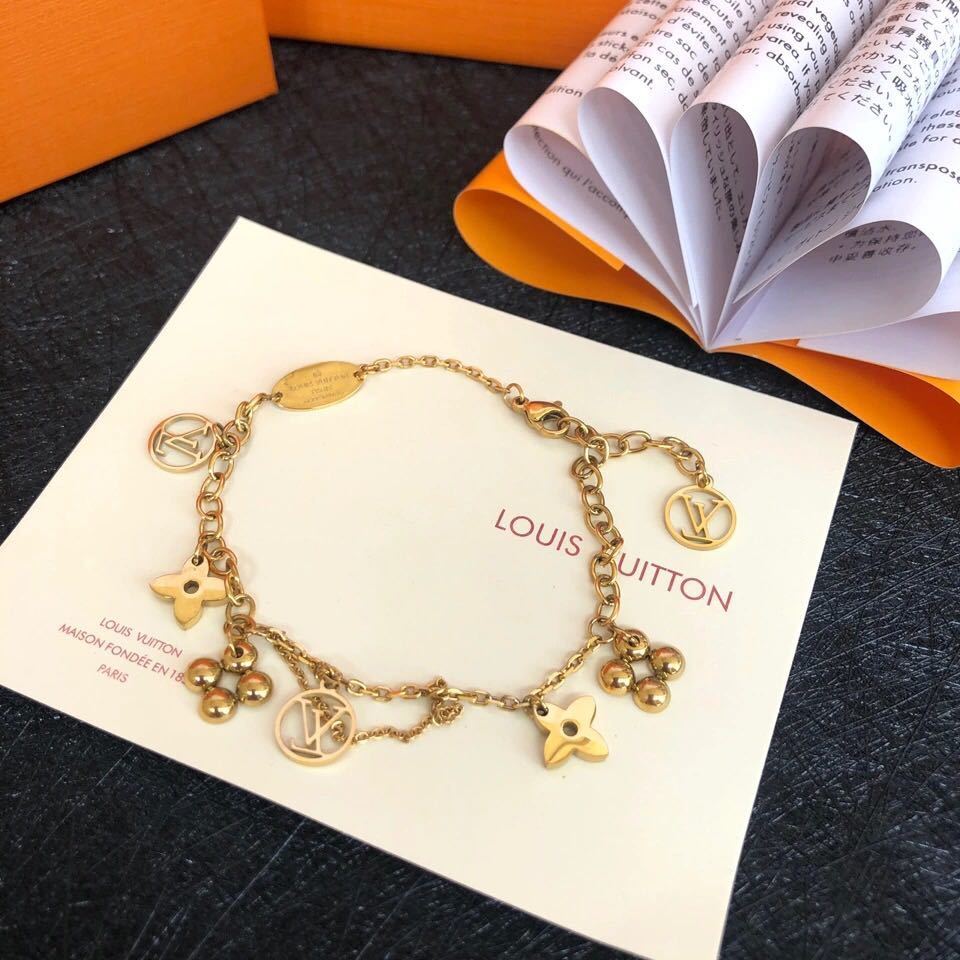 詳細な写真と価格については私に連絡してください。