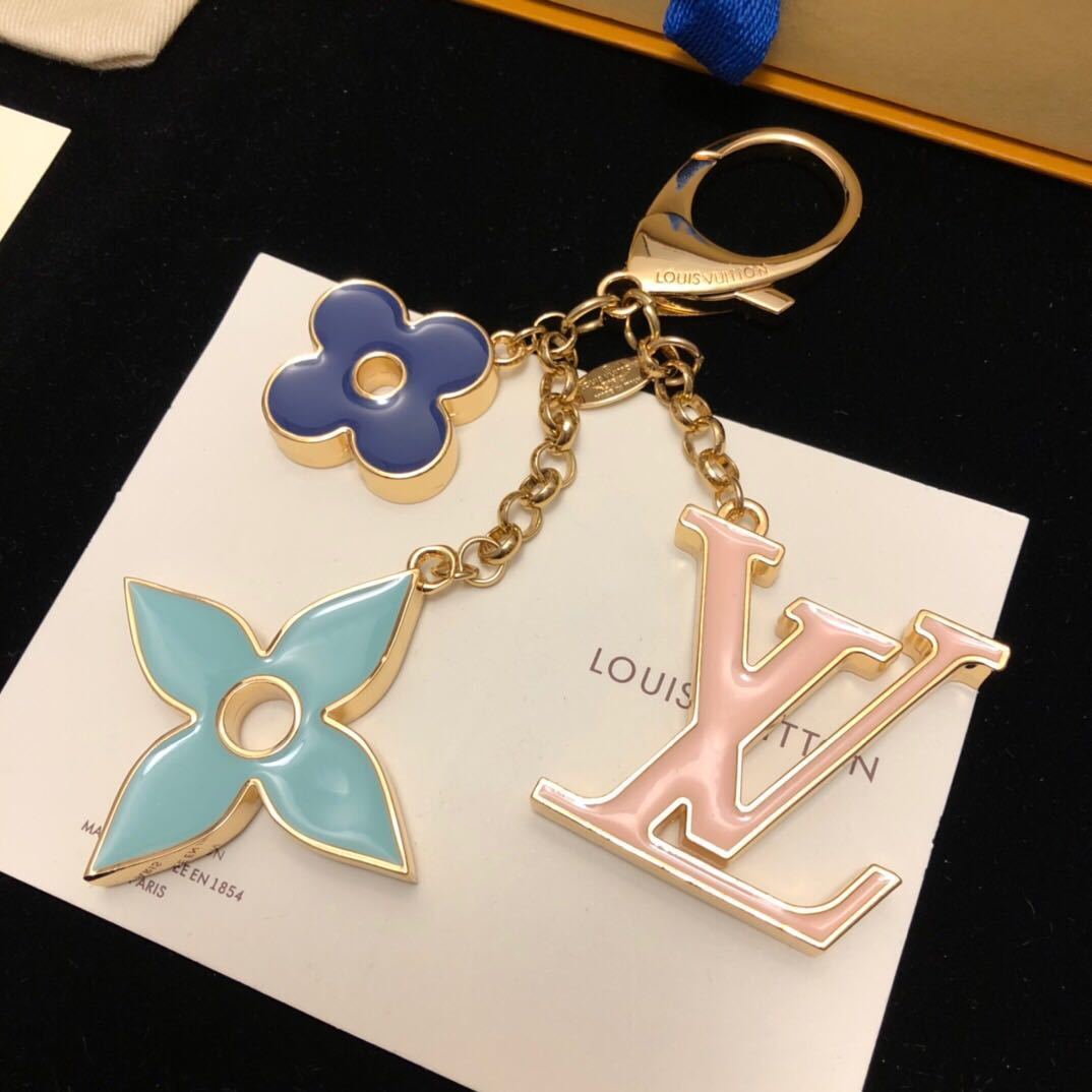 詳細な写真と価格については私に連絡してください。