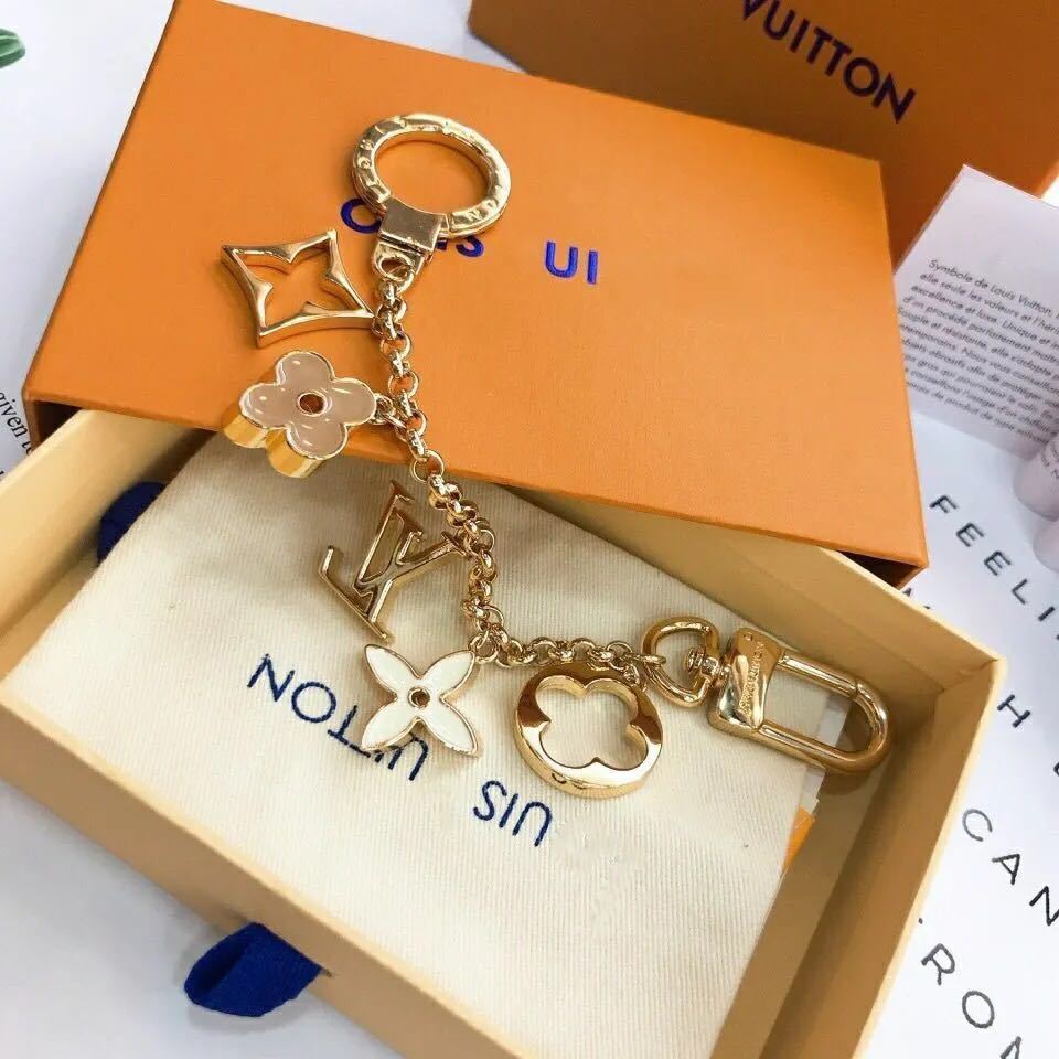 詳細な写真と価格については私に連絡してください。