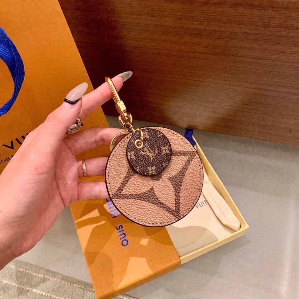 詳細な写真と価格については私に連絡してください。