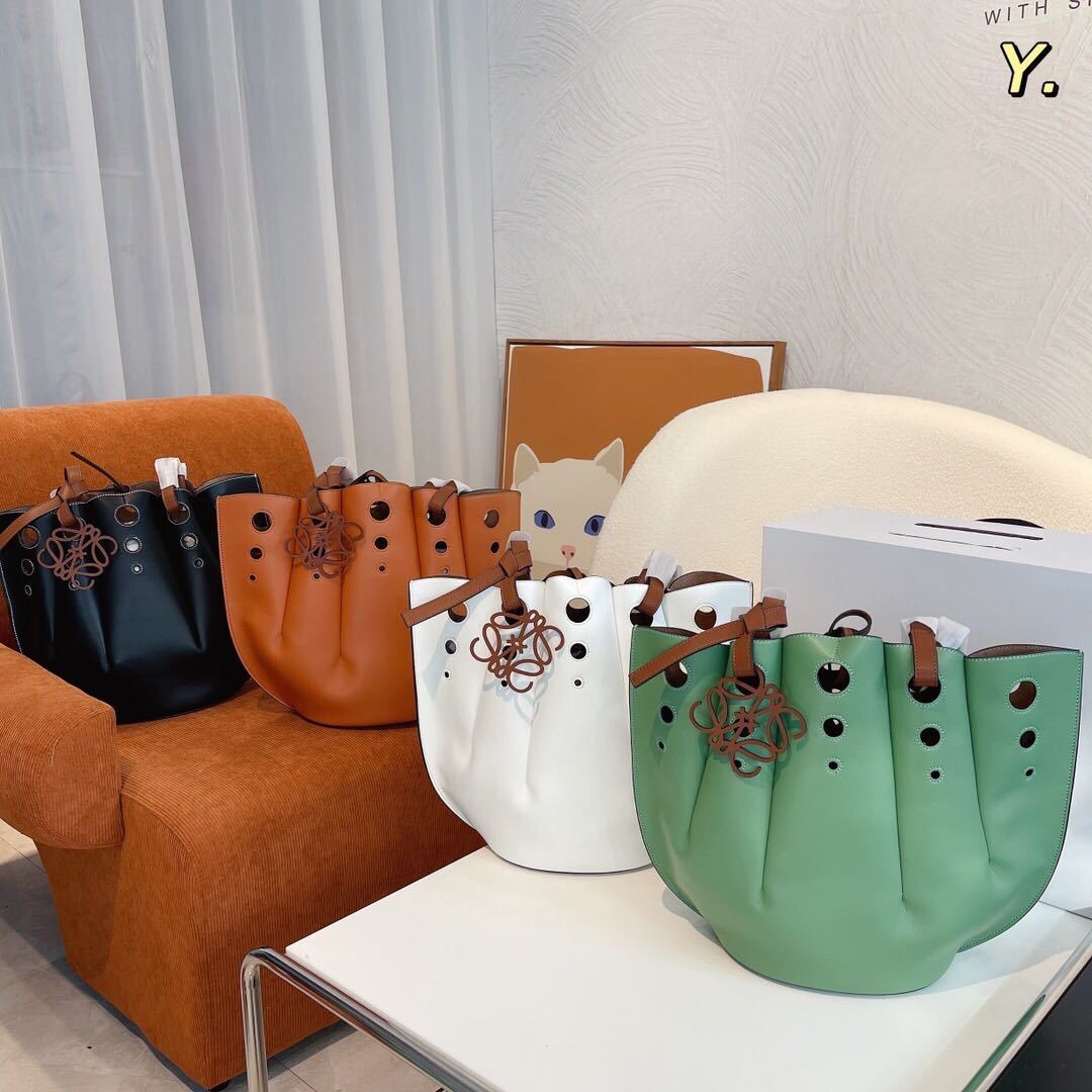 詳細な写真と価格については私に連絡してください。