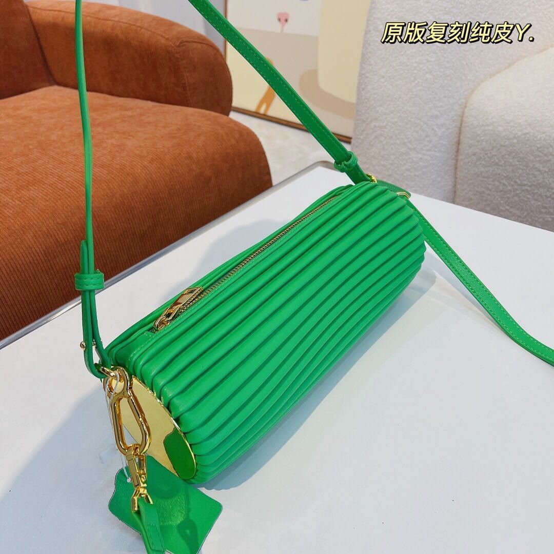 詳細な写真と価格については私に連絡してください。