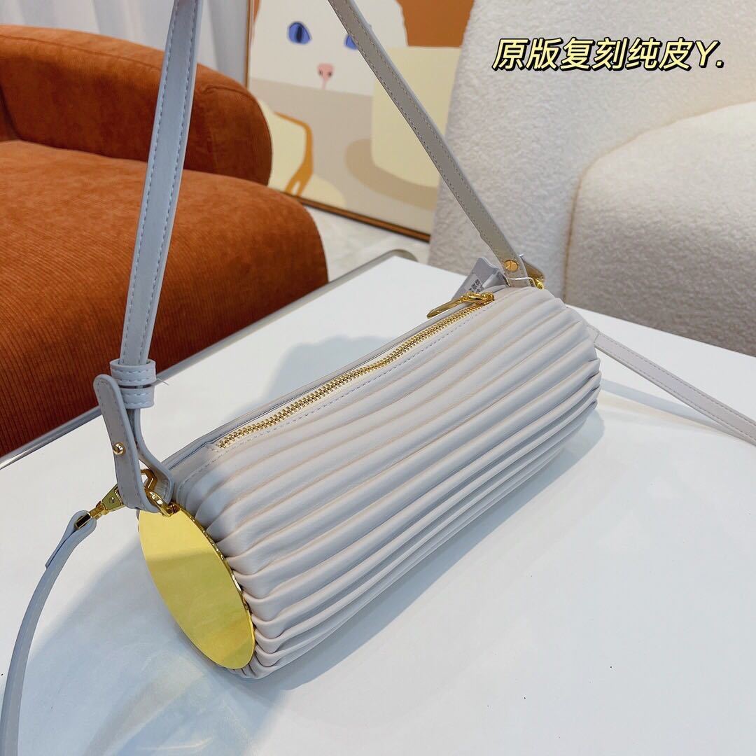 詳細な写真と価格については私に連絡してください。