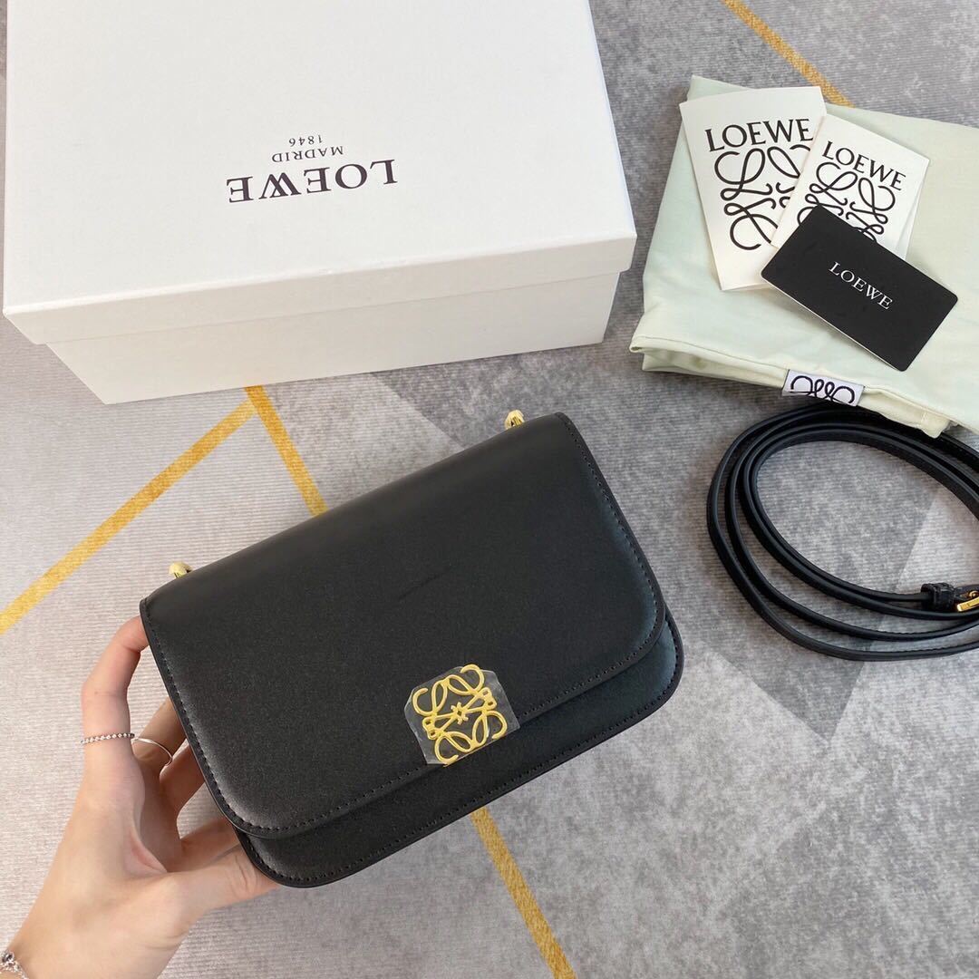 詳細な写真と価格については私に連絡してください。