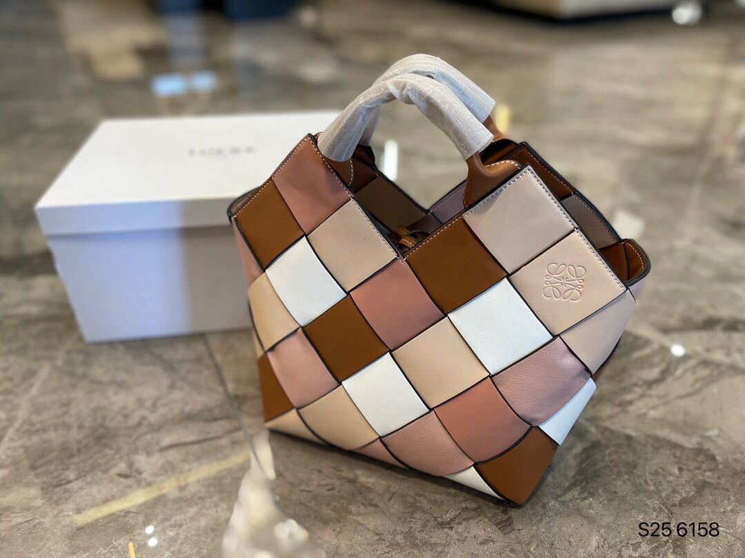 詳細な写真と価格については私に連絡してください。